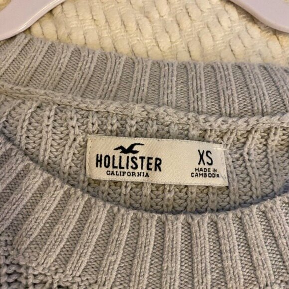 Oversized Color Block Sweater By Hollister Size XS - Picture 3 of 6